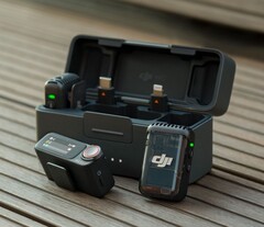 Le DJI Mic 2 est disponible en combo avec un étui de chargement et un récepteur de microphone de rechange. (Source de l&#039;image : DJI)