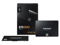 Le disque dur Samsung 870 EVO SATA de 2,5 pouces est présenté dans son emballage de vente au détail (Source : Samsung)