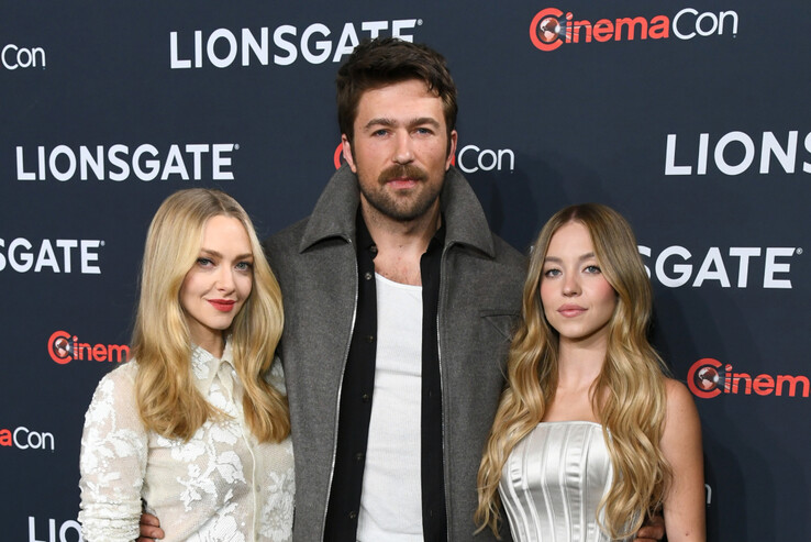 Rencontrez les visages qui se cachent derrière le suspense. Sydney Sweeney dans le rôle de Millie, Amanda Seyfried dans celui de Nina et Brandon Sklenar dans celui d'Andrew - un trio prêt à démêler un écheveau de secrets dans The Housemaid