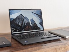Les utilisateurs à la recherche de performances optimales auront tout intérêt à éviter toutes les références du ThinkPad X1 2-en-1 de 11e génération, à l'exception du modèle Core Ultra X7.