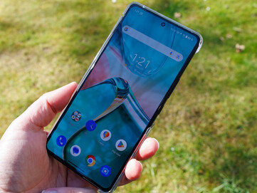 Asus Zenfone 12 Ultra en extérieur