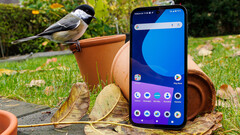 Le Fairphone 5 a été un grand pas pour la marque durable, mais il s'agit d'un appareil coûteux, et la prochaine étape consistera donc à en baisser le prix. (Source de l'image : Daniel Schmidt / Notebookcheck)