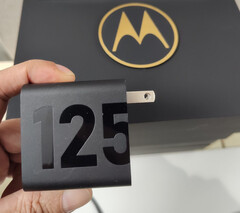 El próximo buque insignia de Motorola podría soportar una carga rápida de 125 W. (Fuente de la imagen: Chen Jin)