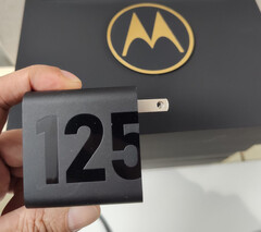 Le prochain Moto flagship de Motorola pourrait supporter une charge rapide de 125 W. (Image source : Chen Jin)