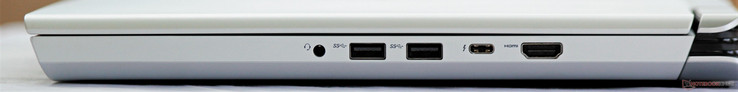 Côté droit : écouteurs jack, 2 USB 3.0, Thunderbolt 3, HDMI 1.4.