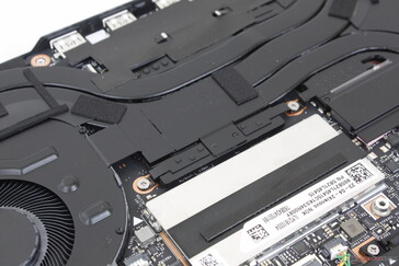 Blindage en aluminium sur l'unique emplacement 1x DDR5 SODIMM