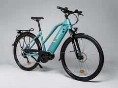 Le vélo électrique 2024 Neomouv Raipon 2 VTC est disponible chez Decathlon France. (Source de l'image : Decathlon)
