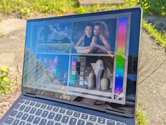 A l'extérieur, sous la lumière du soleil