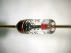 Diode en silicone en gros plan (Source : Wikipedia)