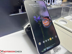 L'écran actualisé promet d'éliminer les éblouissements et les reflets, même sous la lumière directe du soleil. Photo : le NxtPaper 60 Ultra. (Source de l'image : Notebookcheck)