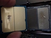 Un processeur Ryzen 9 9950X3D endommagé, associé à une carte mère ASRock. (Source de l'image : I_fliu sur Reddit)