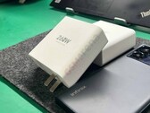 Une brique d'alimentation Infinix "260W". (Source : GSMArena)