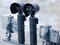 Les DJI Osmo Pocket 4 et Osmo Pocket 4 Pro, de gauche à droite.