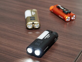 La lampe UC3A d'Acebeam, disponible en trois couleurs différentes.