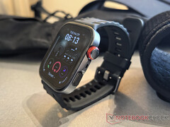 La Huawei Watch Fit 4 Pro coûte 279 euros dans l'UE. Photo : la smartwatch en noir. (Source : Notebookcheck)