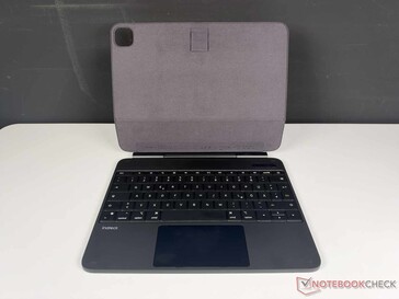 Inateck NeoMagic sans iPad, déplié et vu de face...