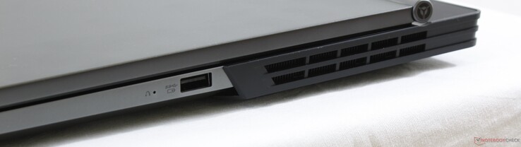 Côté droit : bouton reset de Lenovo, USB 3.0.