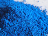 Les cellules sodium-ion utilisent un matériau d'électrode bleu de Prusse (Source de l'image : Natron)