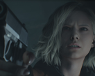 Une capture d'écran de la protagoniste de Resident Evil Reqiuem, Grace Ashcroft, tenant une arme à feu