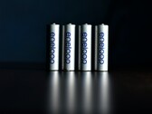 Une image montrant quatre piles AA