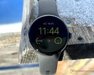 La Pixel Watch 4 offrira de nouvelles fonctions SOS ainsi que de nouvelles fonctions pour les amateurs de fitness, selon une fuite. (Source de l'image : Notebookcheck)