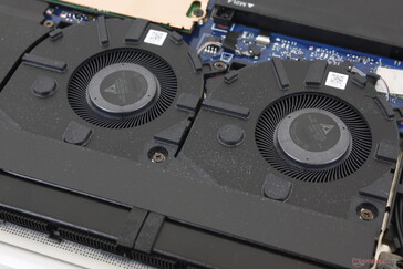 La solution de refroidissement consiste en deux ventilateurs de ~45 mm avec deux caloducs partagés entre le CPU et le GPU