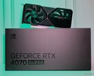 La RTX 4070 SUPER Founders Edition dispose de 7 168 cœurs CUDA, d'une horloge de 2 475 MHz et de 12 Go de VRAM.