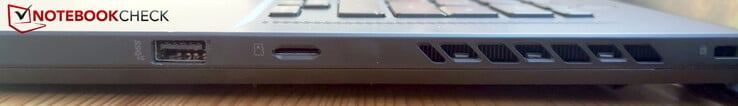 Droit : USB-A 3.2 Gen2, lecteur de carte microSD, verrou Kensington