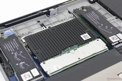 Le module CAMM2 nécessite son propre dissipateur thermique dans le Dell Pro Max 18 Plus (Image source : Notebookcheck)