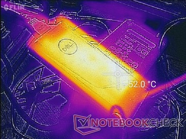 L'adaptateur secteur peut atteindre plus de 52 C après une heure de charge intense