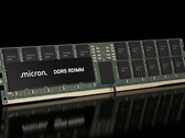 Module de mémoire DDR5 RDIMM de Micron. La nouvelle version de 512 Go proposée par l’entreprise pourrait permettre d’atteindre jusqu’à 12 To de mémoire vive dans un seul serveur.