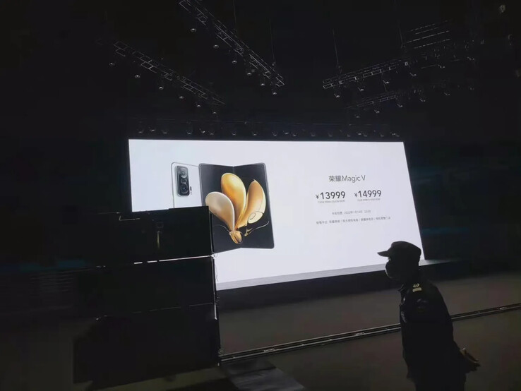 Une diapositive de lancement du Magic V qui aurait été divulguée. (Source : WHYLAB via Weibo)