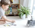 Les enfants peuvent connecter les blocs Codeebot entre eux afin de créer des programmes pour contrôler leurs robots. (Source de l'image : Codee)