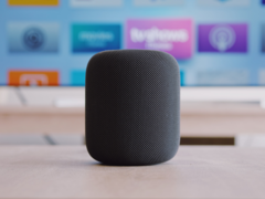 Mark Gurman rapporte qu'un nouvel appareil HomePod Apple est en route, similaire au modèle original. (Image source : Howard Bouchevereau sur Unsplash)
