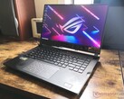 Le prochain ROG Strix Scar 15 est apparu à la FCC, le modèle actuel est illustré. (Image source : NotebookCheck)