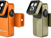 Les modèles Olight Oclip 2 Pro (à gauche) et Oclip 2 Ultra (à droite) sont équipés de têtes inclinables et de clips pivotants permettant d’orienter facilement le faisceau lumineux.