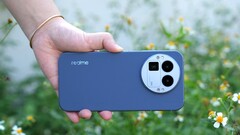 Le Realme GT 8 Pro est doté d'un module de caméra Ricoh GR interchangeable, comme le révèlent des images de prise en main, des photos de presse et une vidéo promotionnelle. (Source de l'image : @feni_book)