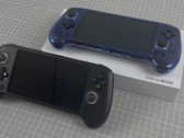 L'Anbernic RG556 dans deux de ses couleurs de lancement. (Source de l'image : Anbernic)