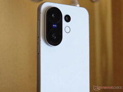 Le X200 FE est le dernier smartphone compact de Vivo. (Source de l'image : Notebookcheck)