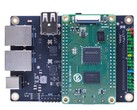 CM1 : Nouvelle carte de développement, ici avec une carte d'interface. (Source de l'image : ArmSoM)