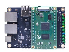 CM1 : Nouvelle carte de développement, ici avec une carte d&#039;interface. (Source de l&#039;image : ArmSoM)