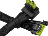 Câble 12V-2x6 en forme de L d'ASRock avec des broches vertes. (Source de l'image : ASRock)