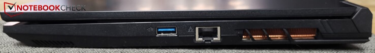 Droit : USB-A 3.2 Gen 2, LAN