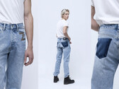 Les jeans Z Flip Pocket Denim sont ridicules, mais ils n'ont pas un mauvais rapport qualité-prix tout compte fait. (Image source : Dr Denim &amp; Samsung)