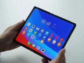 Le téléphone pliable d'OPPO pourrait être basé sur ce prototype. (Source : Weibo)