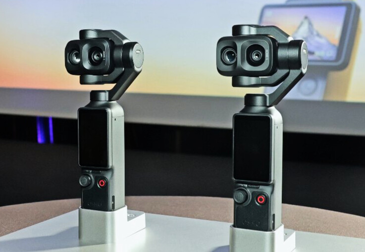 Deux caméras DJI Osmo Pocket 4P présentées à Cannes.