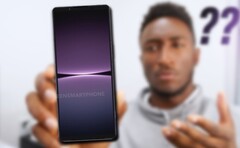 Il reste à voir si Sony écoutera les sages paroles de MKBHD et sortira le Xperia 1 V de manière plus ordonnée. (Source de l&#039;image : MKBHD/@OnLeaks - édité)