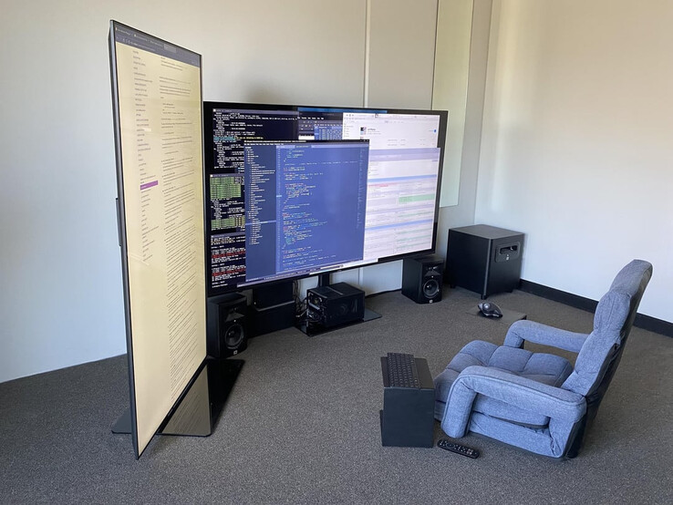 (Image source : u/deselected via r/battlestations)