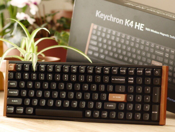 Clavier de jeu sans fil Keychron K4 HE. (Source de l'image : Notebookcheck / Julian van der Merwe)