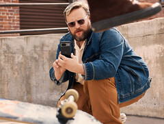 Google affirme que AP1A.240505 améliore les performances d'enregistrement vidéo sur le Pixel 8, en photo. (Source de l'image : Google)